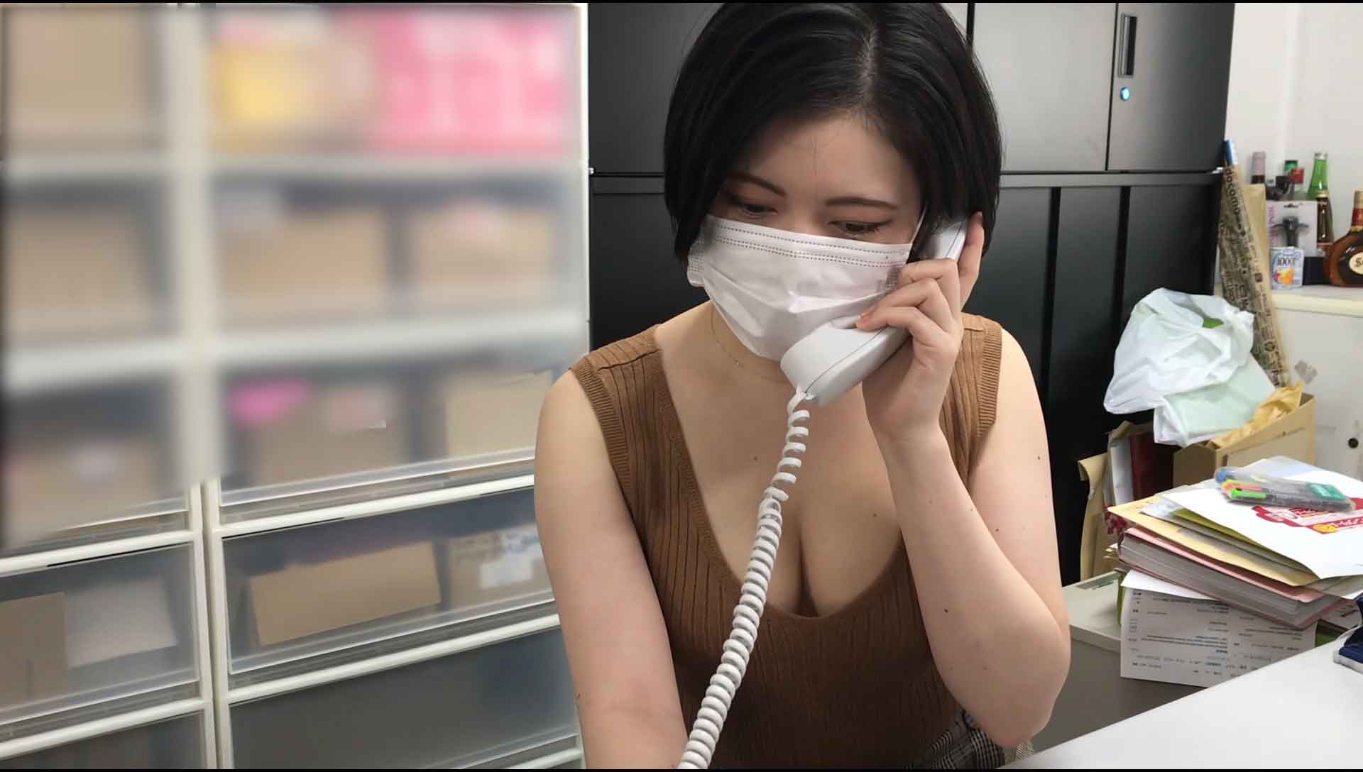 コアコア - 【社内盗撮】仕事をする部下の巨乳とムチムチ下半身！【みゆきちゃん①】