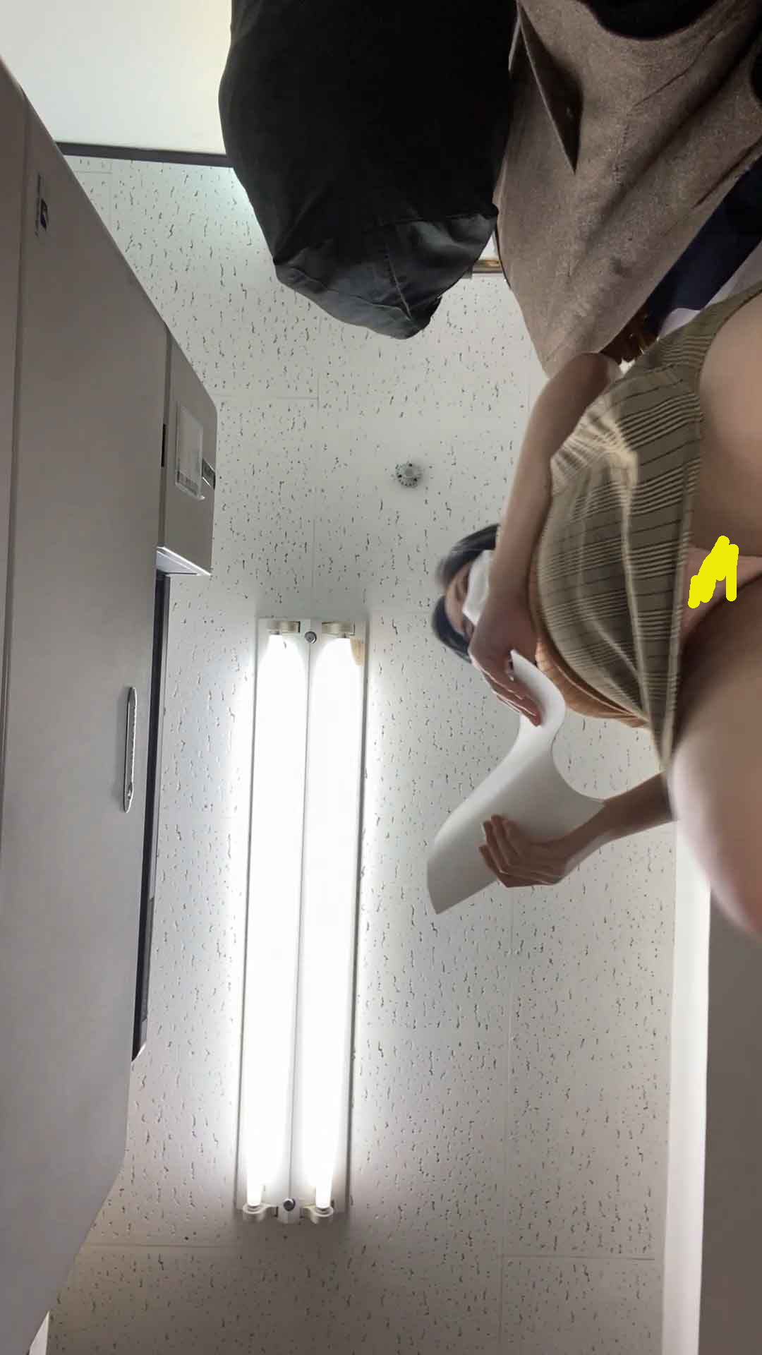 友人　逆さ　パンチラ 